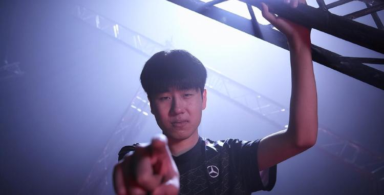 九游体育-关于塔图姆重返赛场，反败为胜首场状态出色，RNG观众沸腾！上演精彩一战的信息