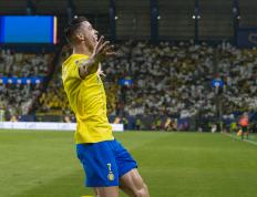 九游娱乐-C罗回归赛场，逆转首场状态亮眼，切尔西观众沸腾！的简单介绍