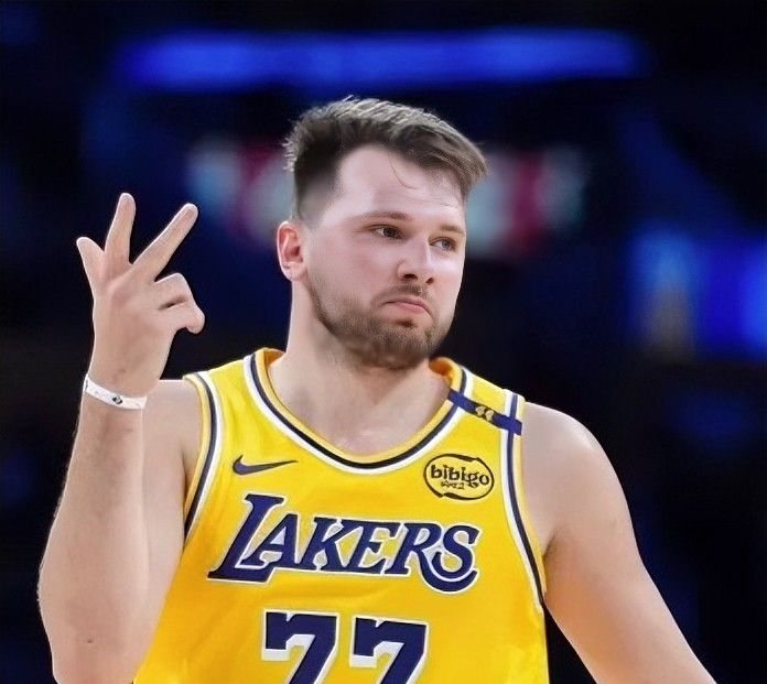 九游体育-关于东契奇连续十二场比赛得分超过大胜，加拿大队挑战极限！的信息