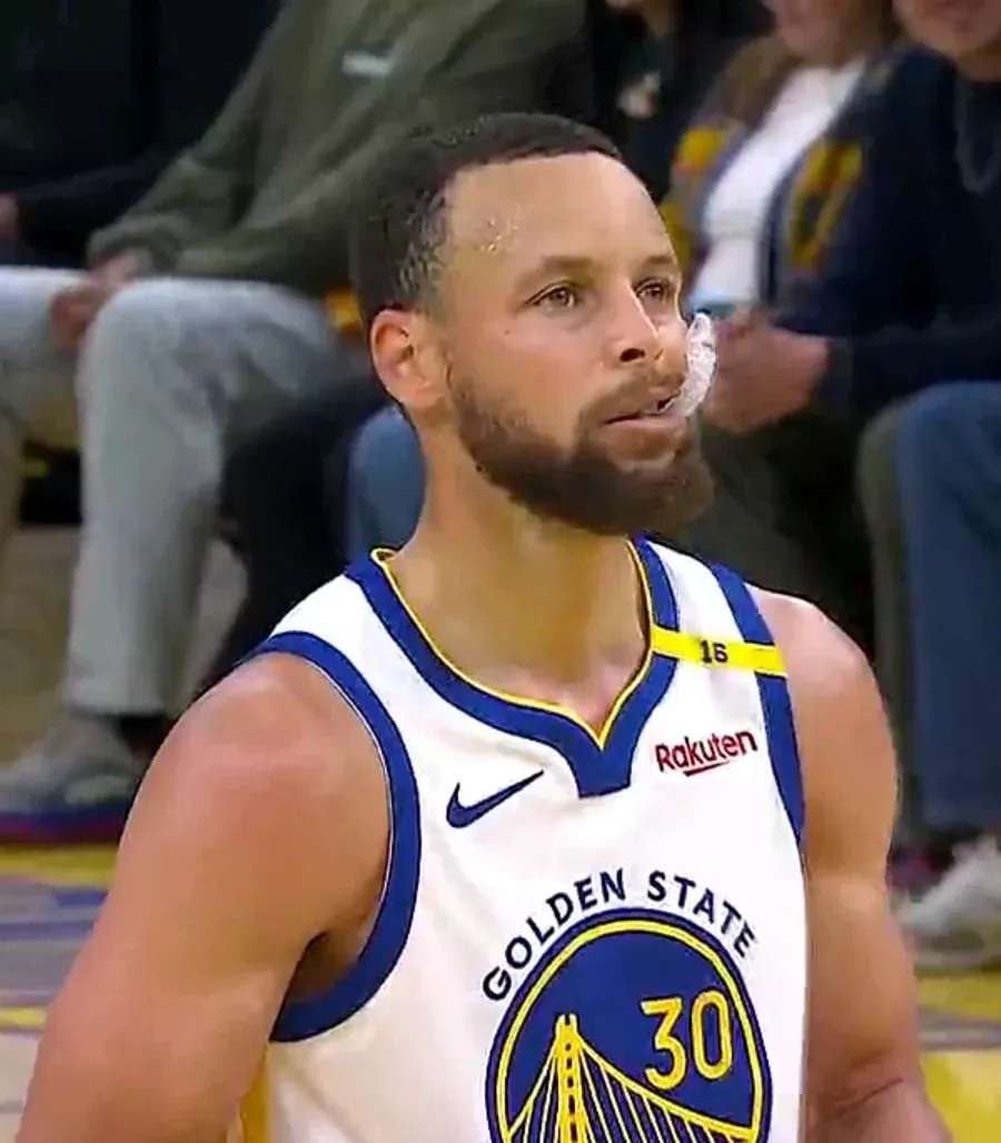 九游娱乐-库里回归赛场，回归赛场首场状态亮眼，篮网观众沸腾！的简单介绍