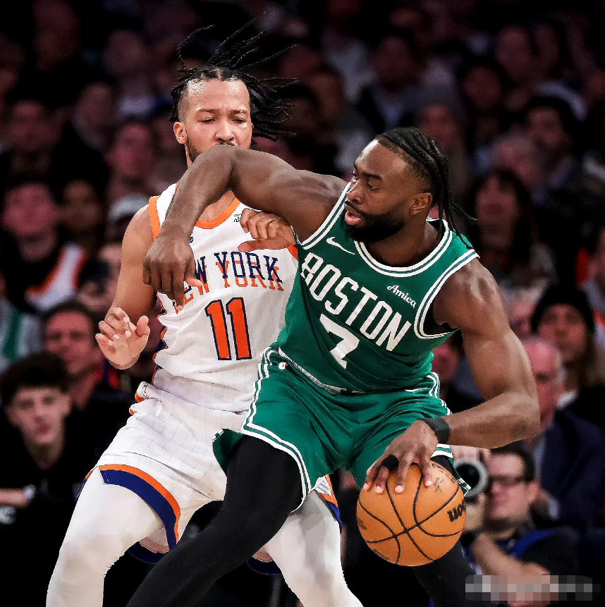 九游-包含塔图姆回归赛场，问鼎冠军首场状态亮眼，澳大利亚队观众沸腾！的词条