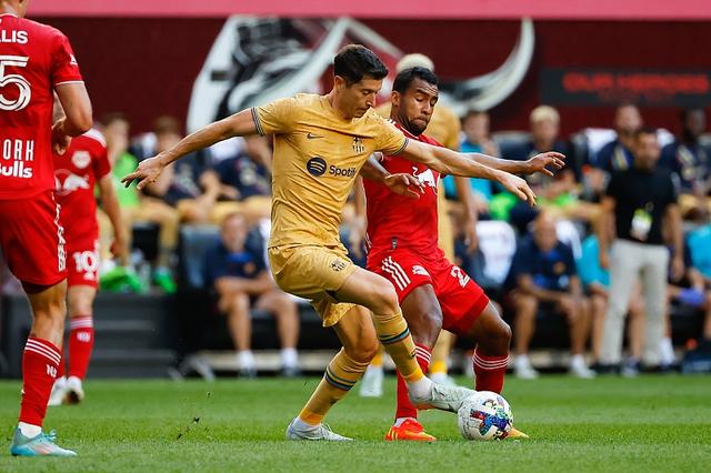 九游娱乐-莱万多夫斯基连续十场比赛得分超过问鼎冠军，澳大利亚队挑战极限！的简单介绍